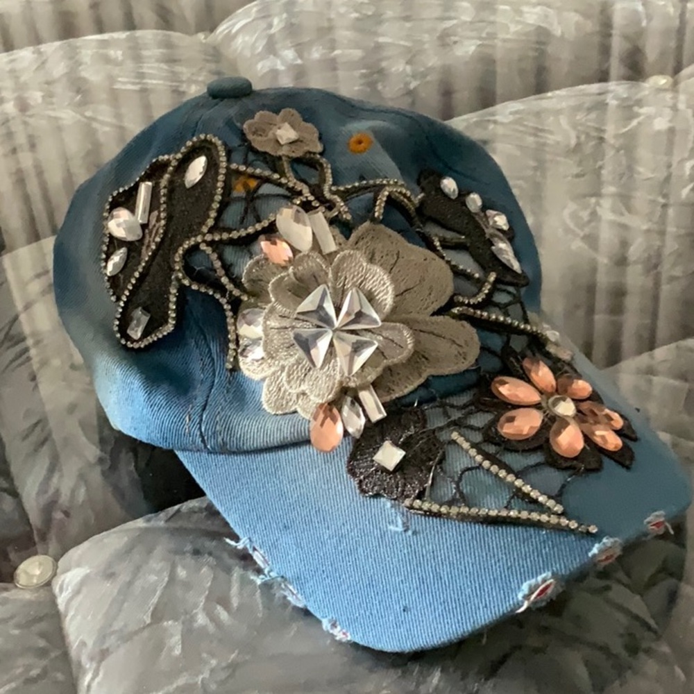 Cap with rhinestones NEW